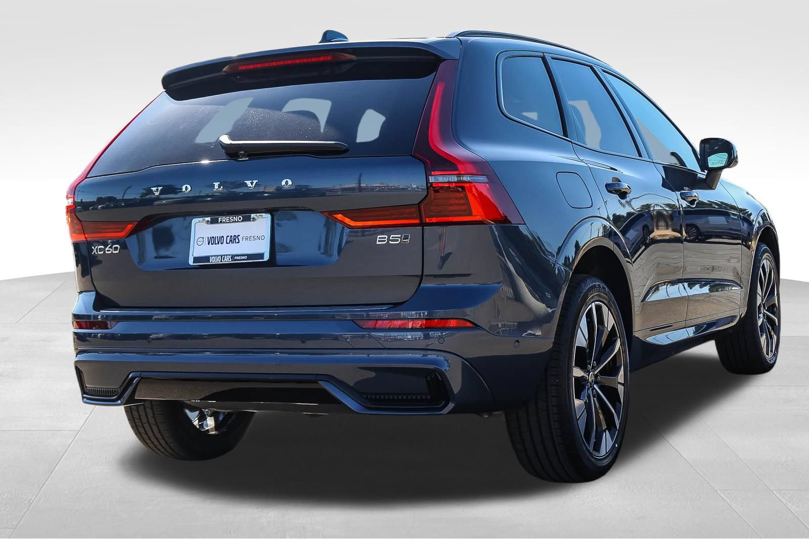New 2026 Volvo XC60 B5 Plus w/ Climate Package AWD/4WD image 5