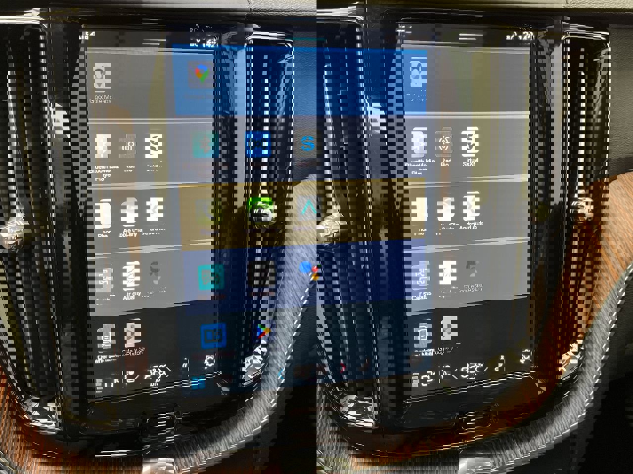 Used 2024 Volvo XC60 B5 Plus image 18