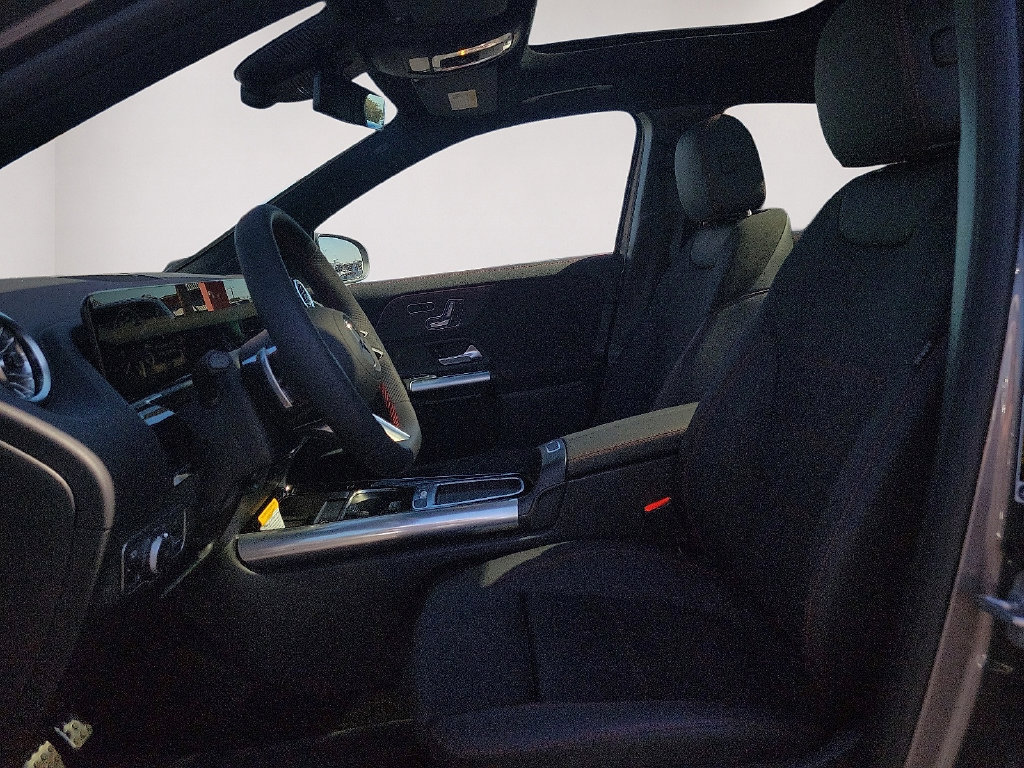 Used 2025 Mercedes-Benz GLA 250 image 13