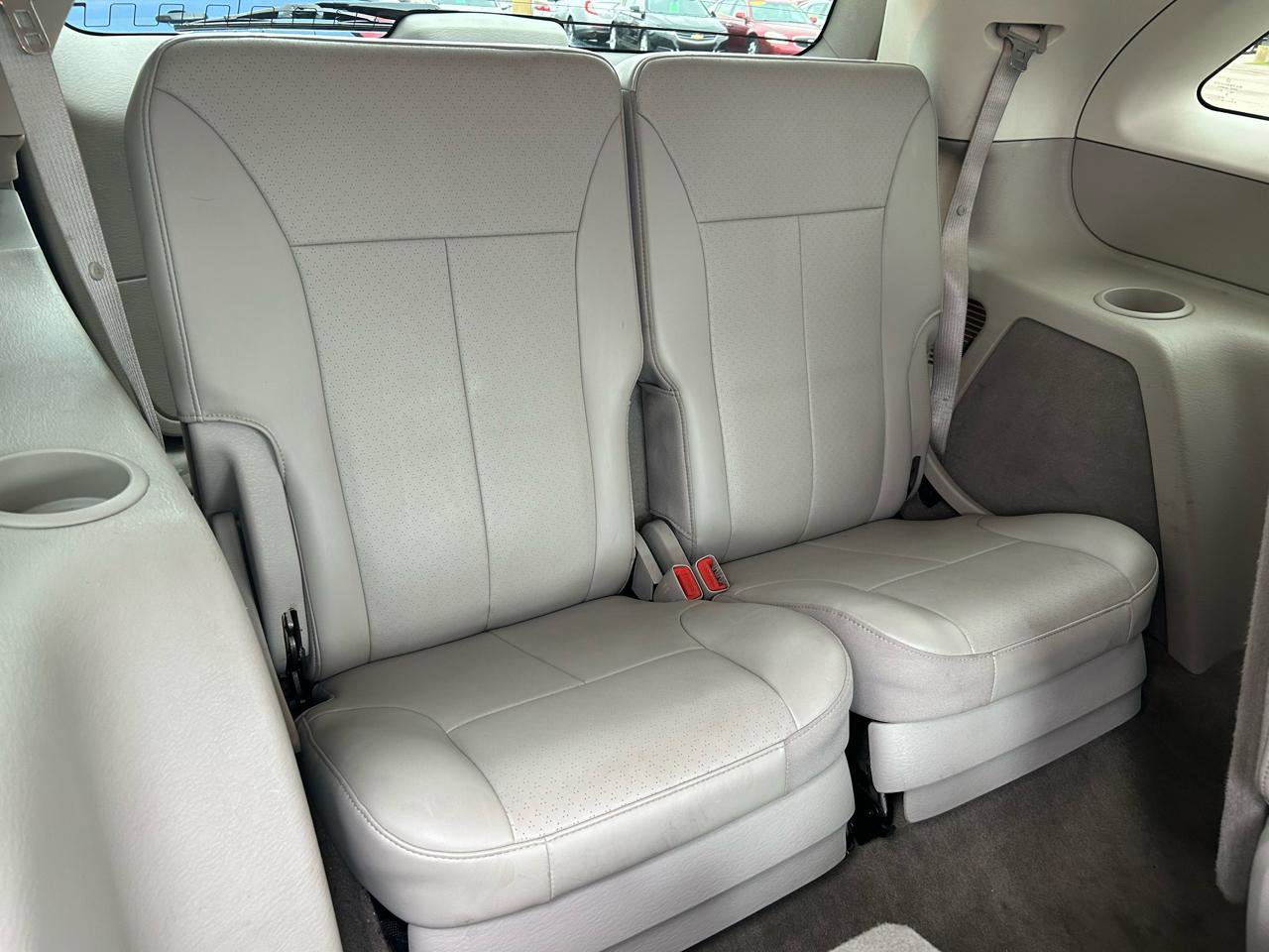 Used 2007 Chrysler Pacifica Limited FWD image 13