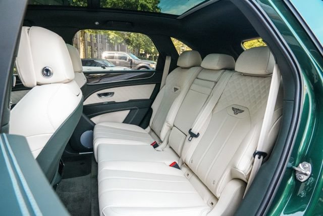 Used 2022 Bentley Bentayga AWD/4WD image 57