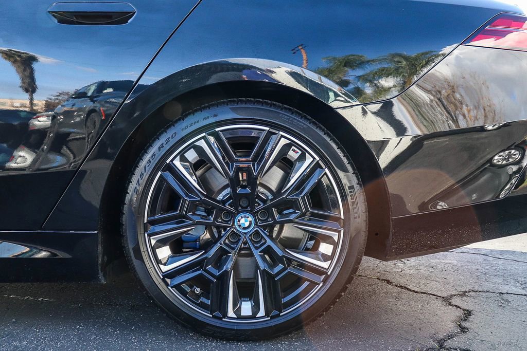 Used 2025 BMW i5 M60 w/ Executive Package image 10