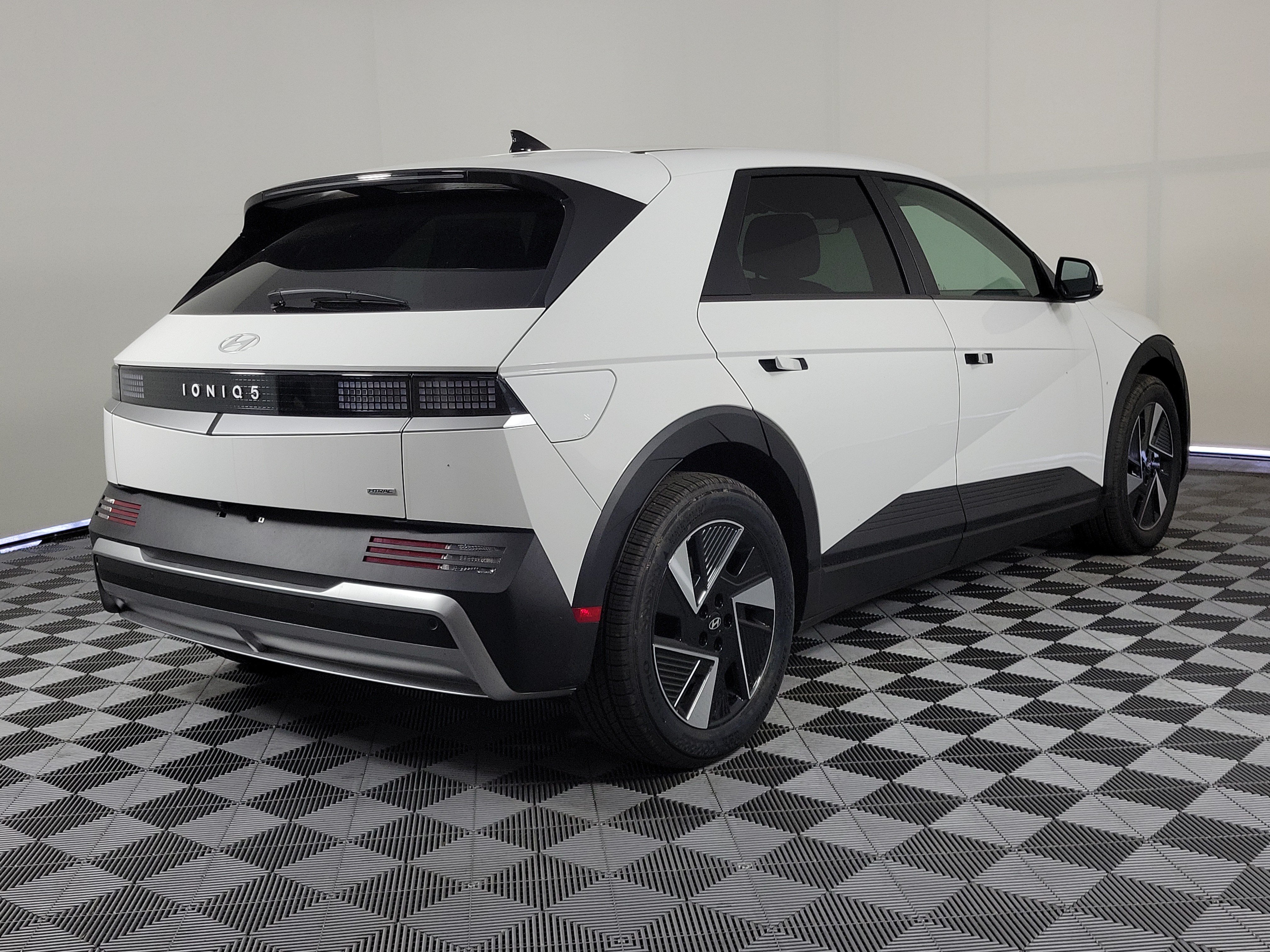 New 2026 Hyundai Ioniq 5 SEL AWD/4WD image 3