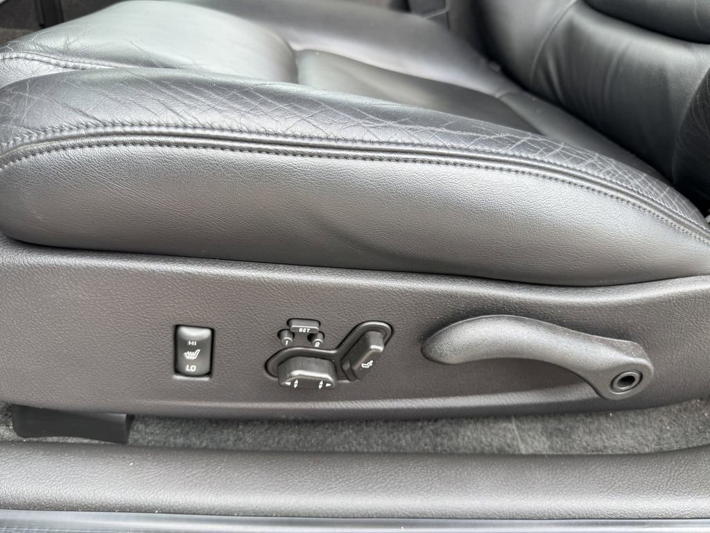 Used 2004 Chevrolet SSR Base w/ Preferred Equipment Group image 19