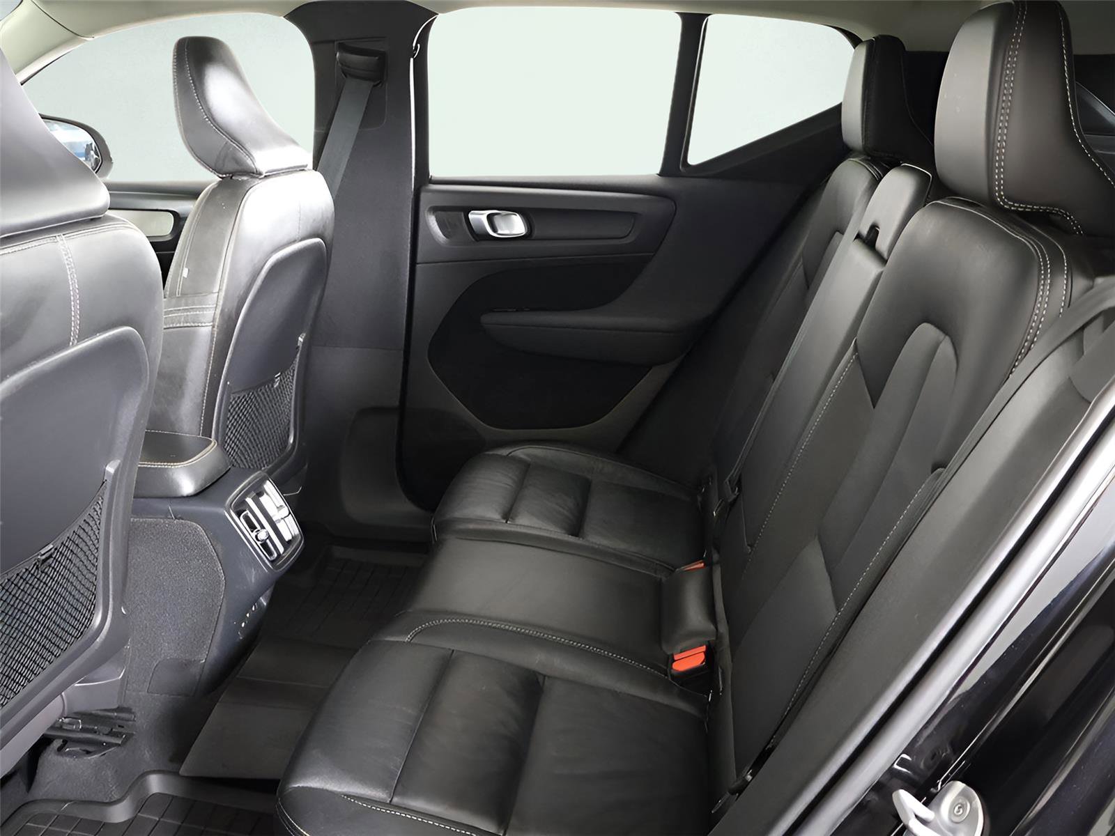 Used 2023 Volvo XC40 B5 Plus w/ Protection Package Premier image 37