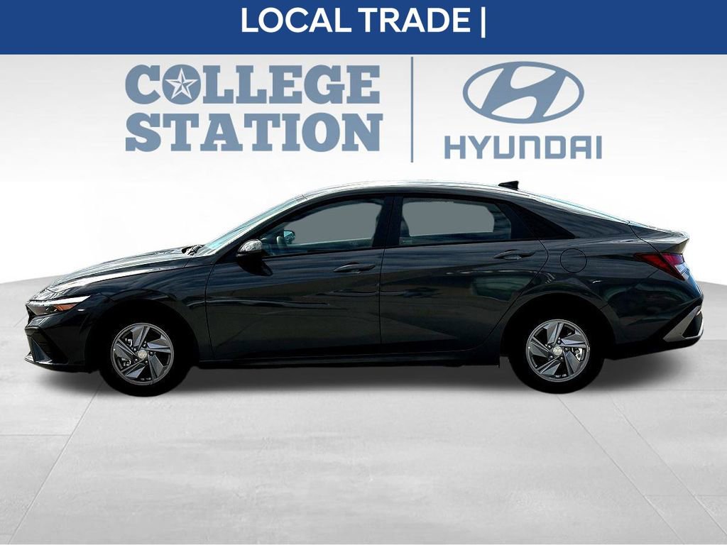 Used 2024 Hyundai Elantra SE image 4