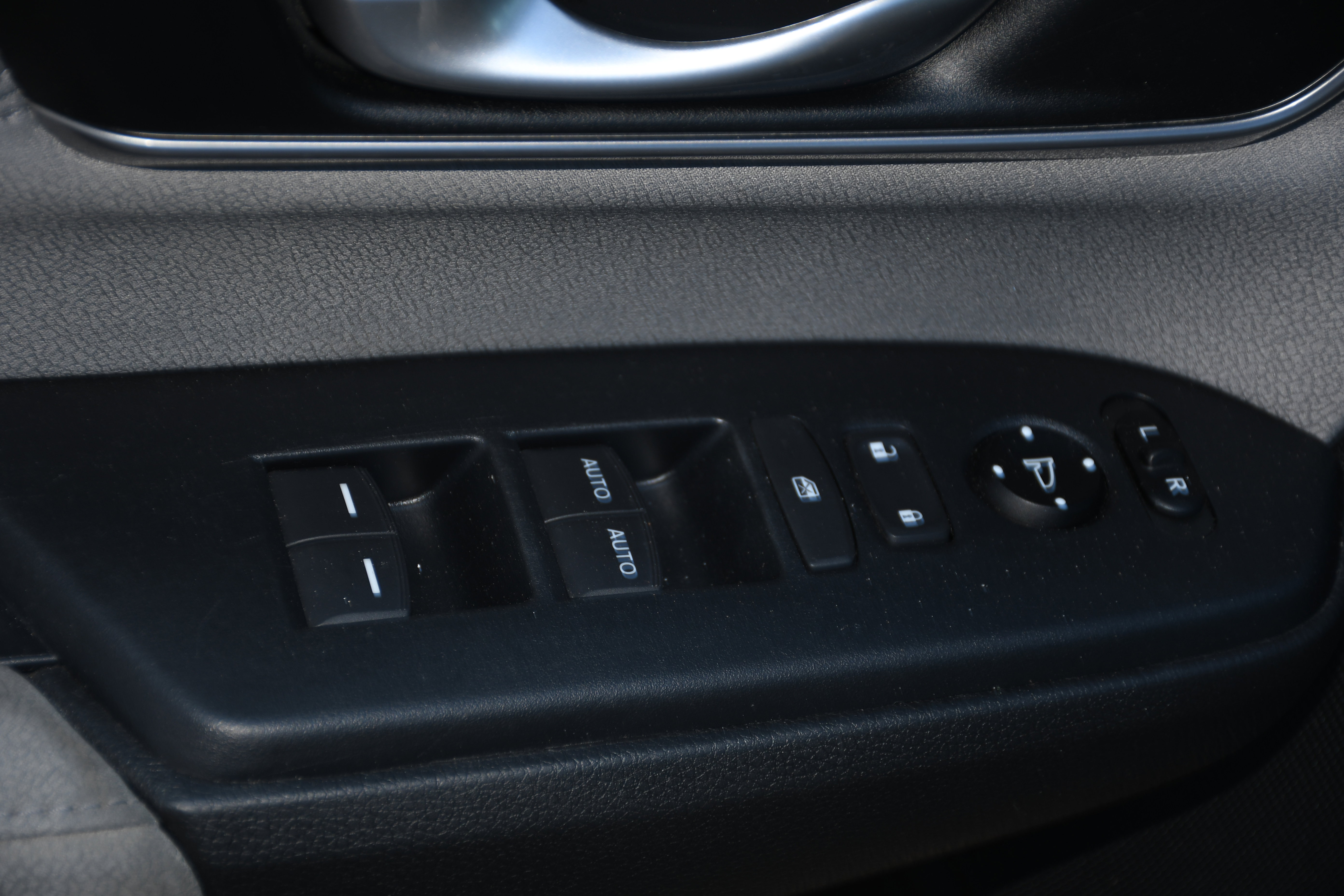 Used 2019 Honda CR-V EX image 11