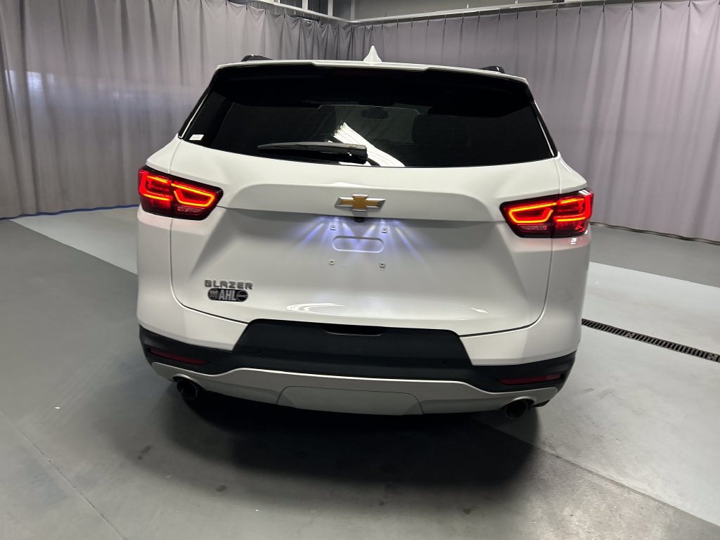 Used 2025 Chevrolet Blazer LT w/ Convenience Package FWD image 6