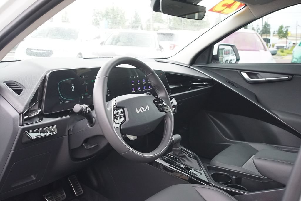 Used 2025 Kia Niro EX Touring FWD image 20