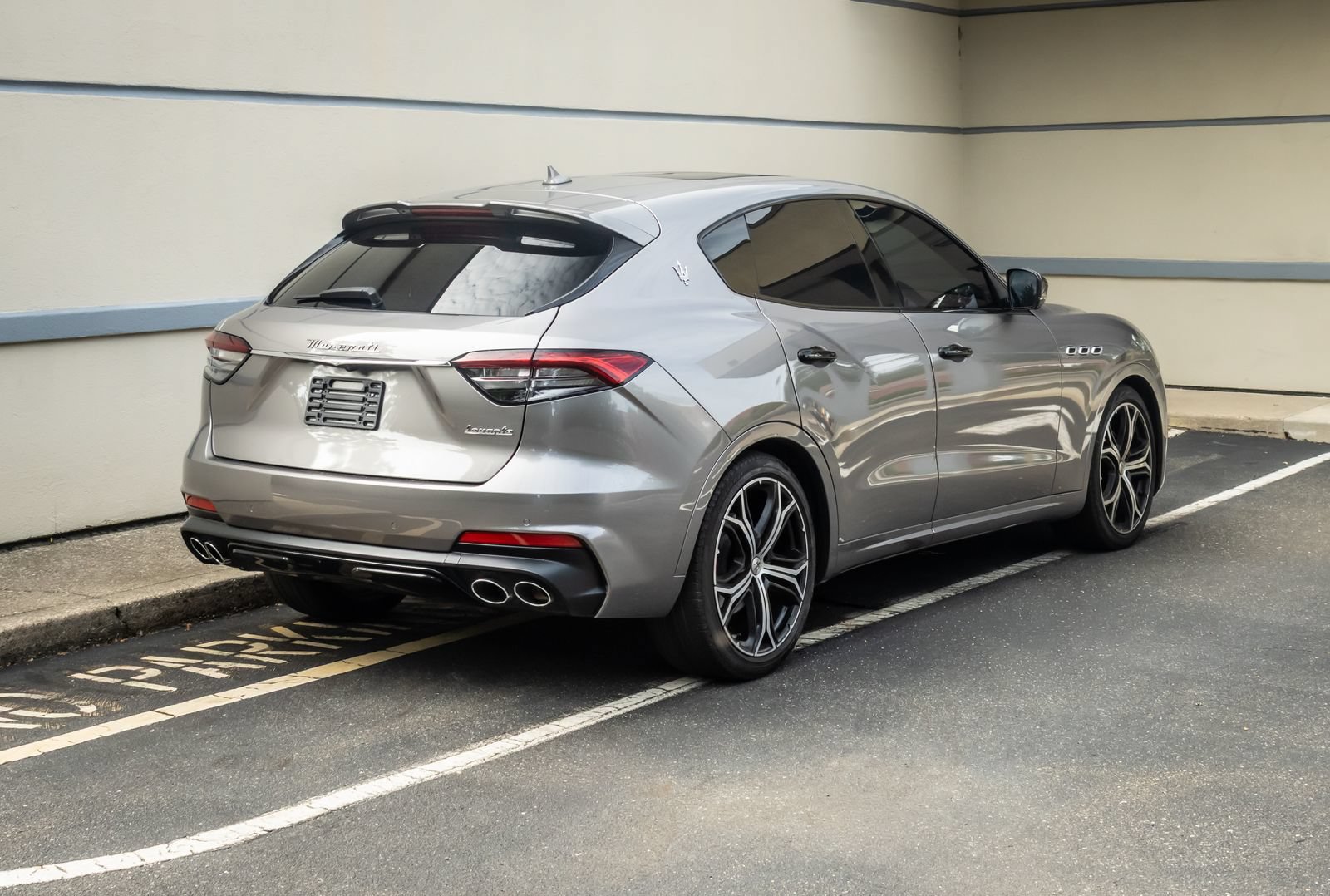 Used 2022 Maserati Levante GT AWD/4WD image 8