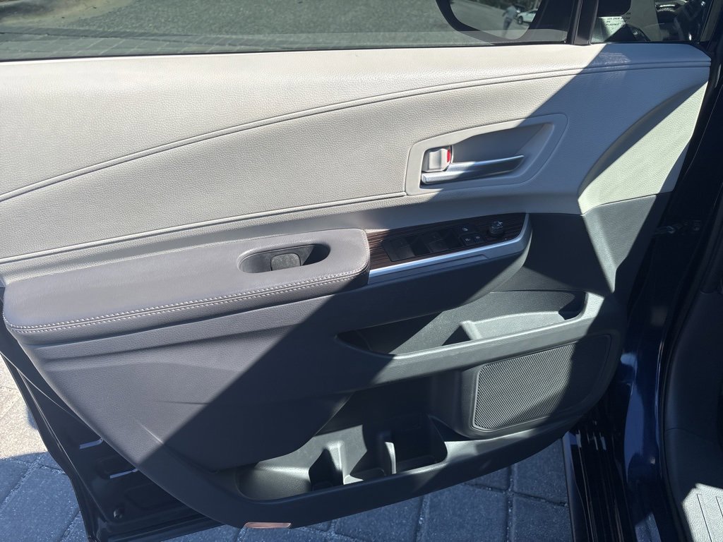 Used 2022 Toyota Sienna XLE image 12