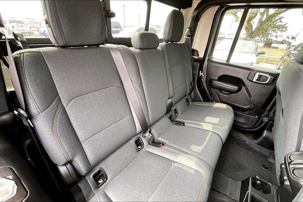 Used 2024 Jeep Gladiator Willys image 22