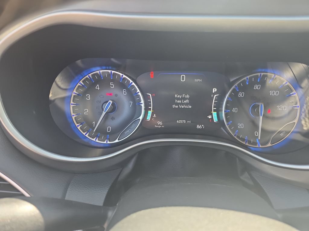 Used 2024 Chrysler Pacifica Touring-L FWD image 14