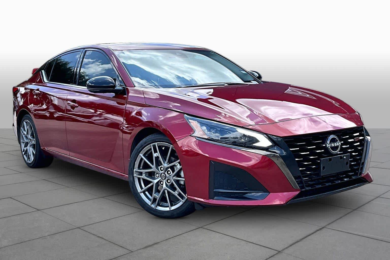 Certified 2023 Nissan Altima 2.0 SR FWD image 3