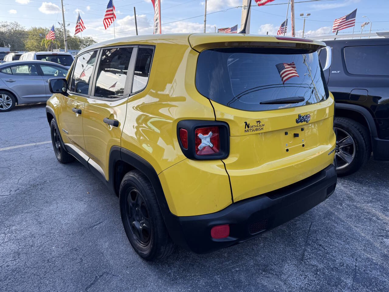 Used 2017 Jeep Renegade Sport w/ Power & Air Group FWD image 3