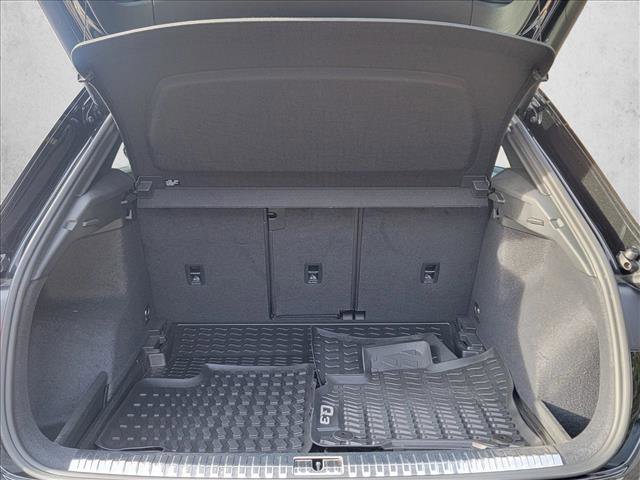 Used 2025 Audi Q3 2.0T Premium w/ Black Optic Sport Package image 7