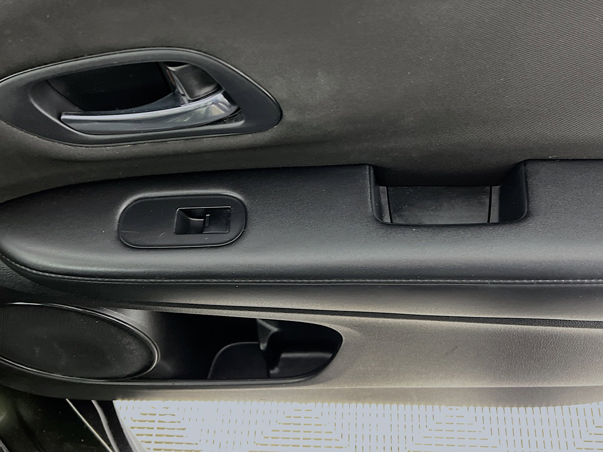 Used 2016 Honda HR-V LX image 31