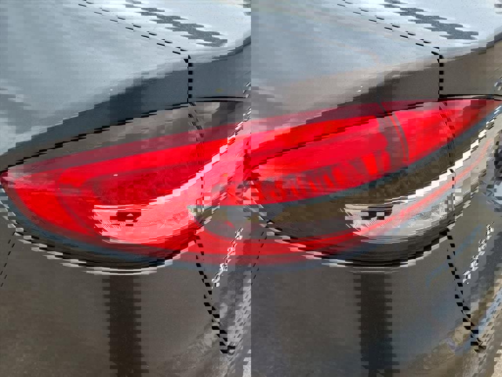 Used 2017 Ford Fusion SE image 12