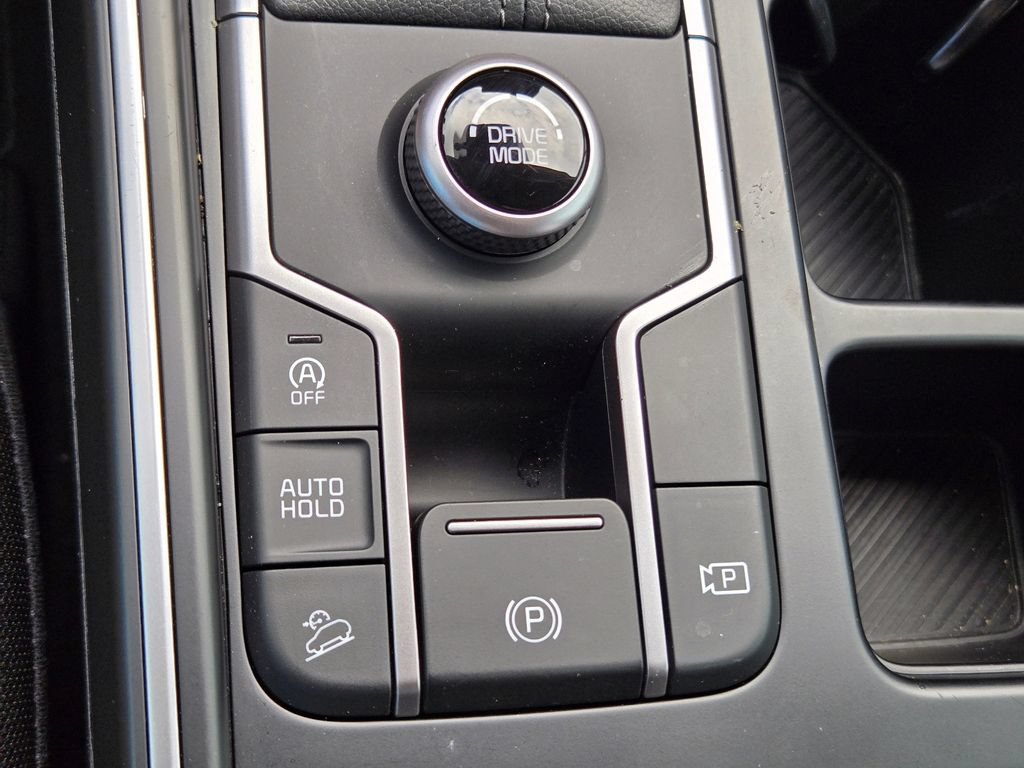 Certified 2025 Kia Sorento LX FWD image 28
