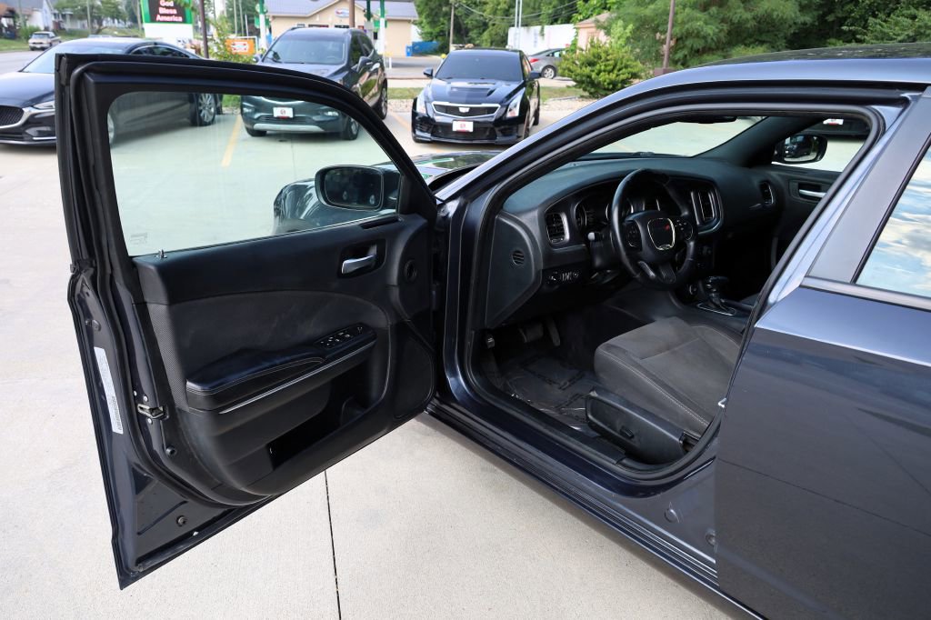 Used 2017 Dodge Charger SE w/ Popular Equipment Group RWD image 9