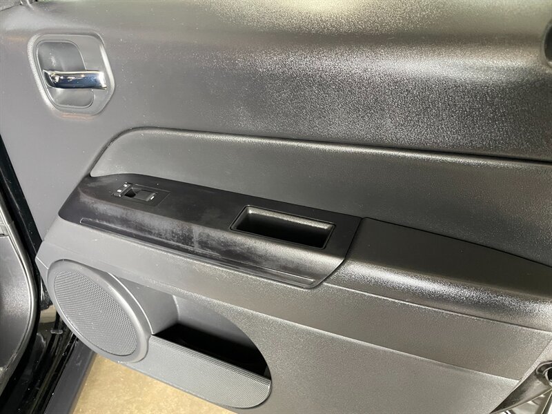 Used 2016 Jeep Patriot Latitude FWD image 21