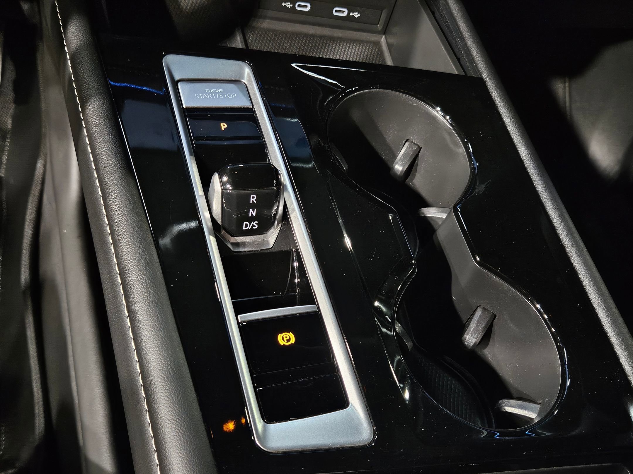 Used 2024 Volkswagen Atlas Cross Sport SEL R-Line image 33