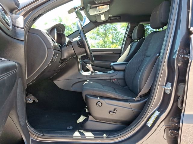 Used 2020 Jeep Grand Cherokee Laredo AWD/4WD image 15