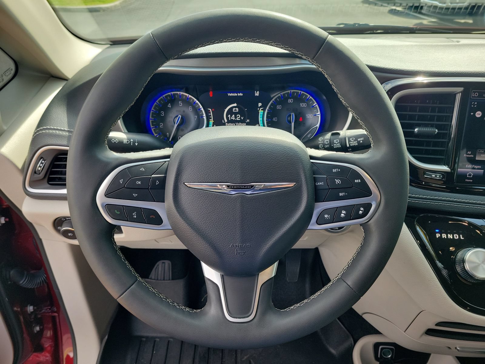 Used 2023 Chrysler Pacifica Touring-L FWD image 19