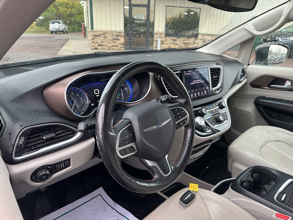 Used 2018 Chrysler Pacifica Touring-L Plus FWD image 2
