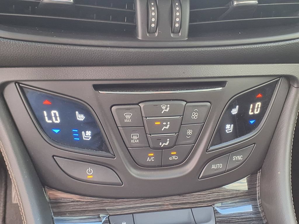 Used 2016 Buick Envision Premium AWD/4WD image 24