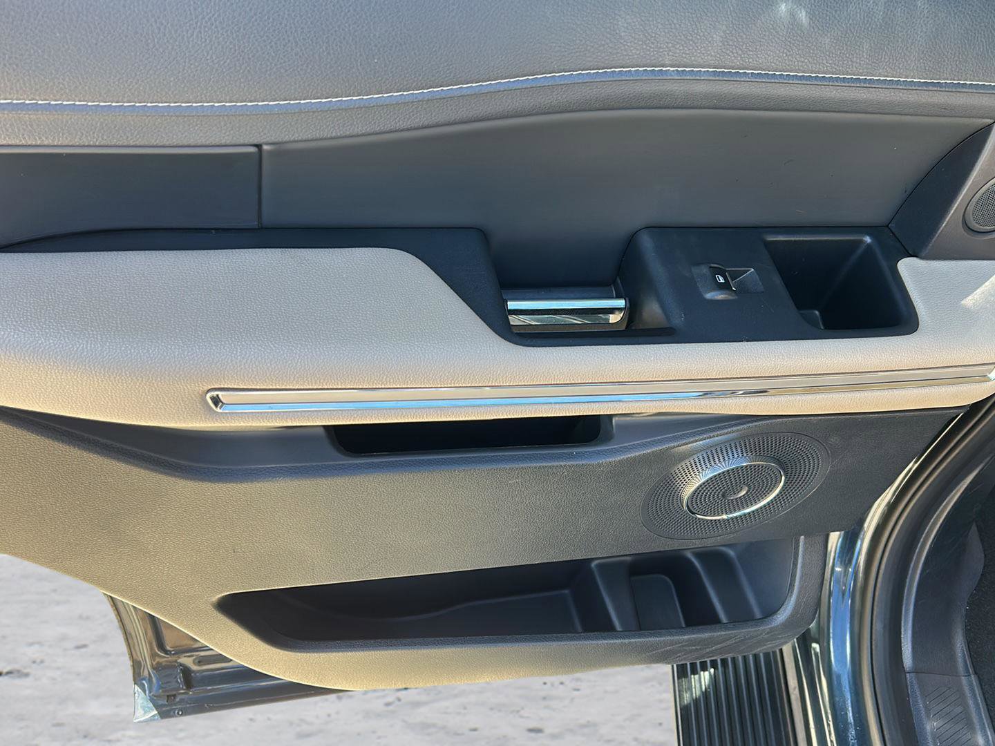 Used 2024 Ford Expedition Limited image 25