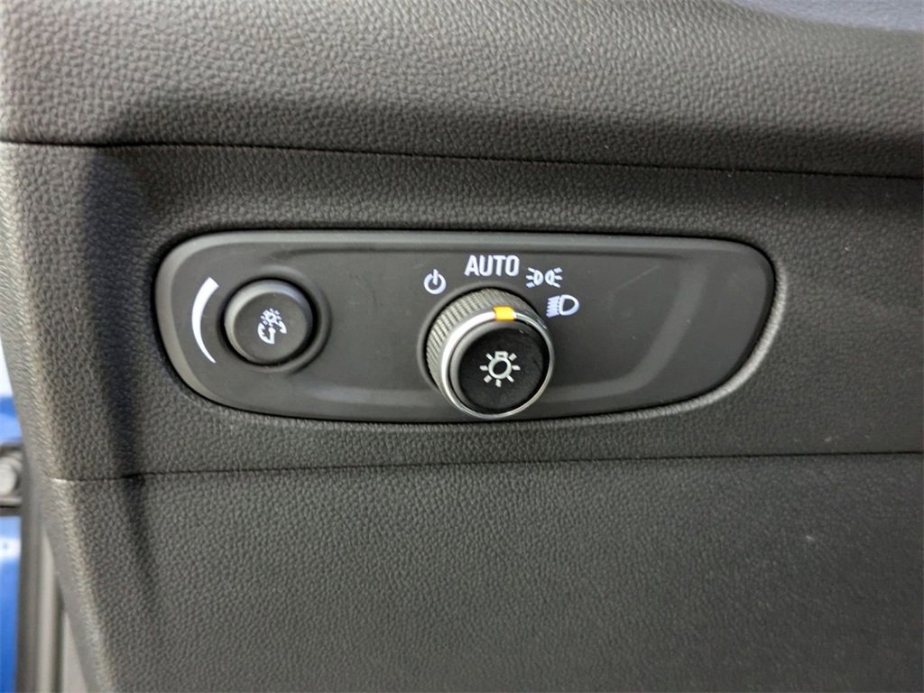 Used 2023 Buick Envision Essence image 16