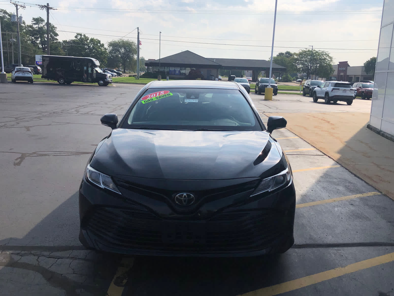 Used 2018 Toyota Camry LE w/ Convenience Package FWD image 2