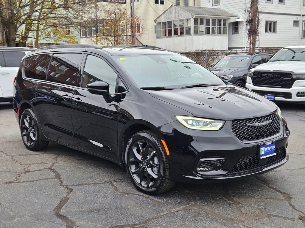 New 2026 Chrysler Pacifica Limited w/ S Appearance Package image 6
