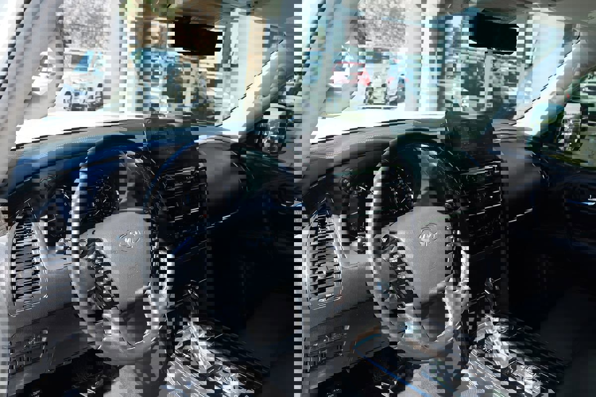 Used 2022 INFINITI QX80 Luxe w/ All-Season Package image 43