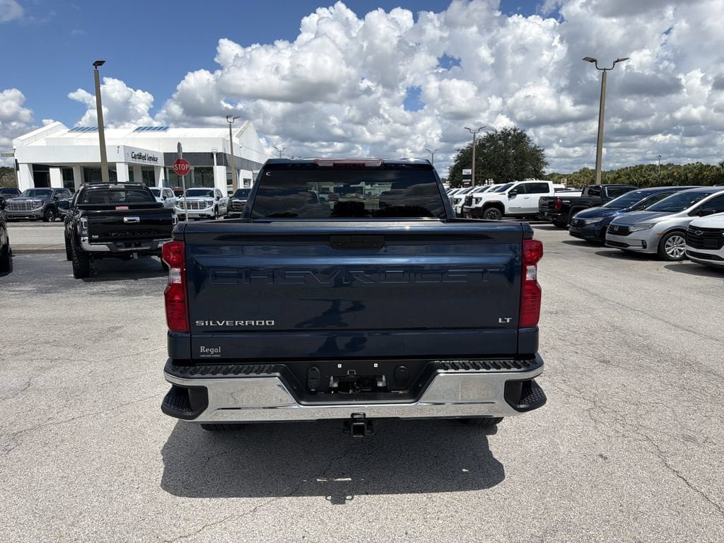 Used 2022 Chevrolet Silverado 1500 LT AWD/4WD image 5