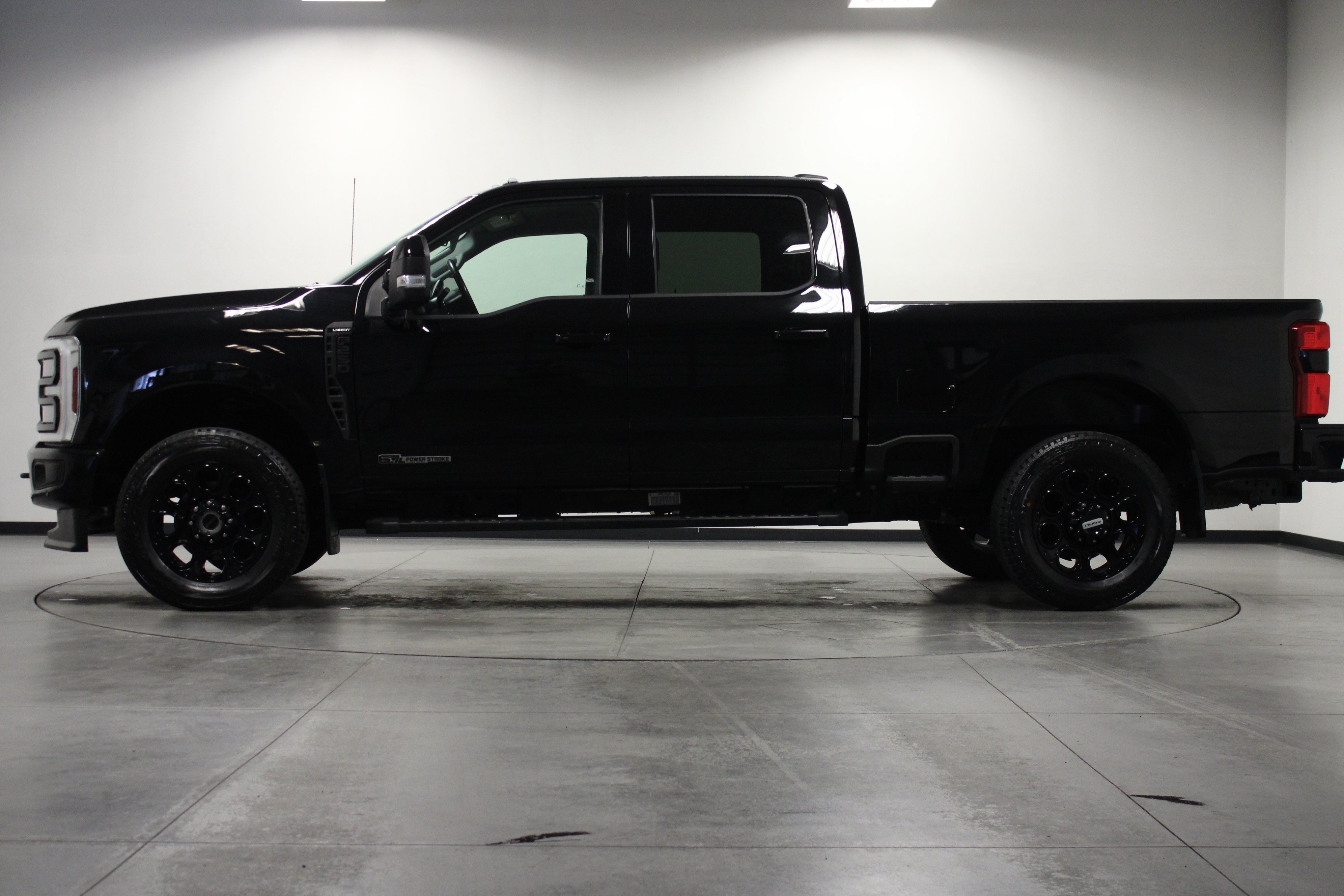 Used 2025 Ford F250 Lariat w/ Black Appearance Package AWD/4WD image 7