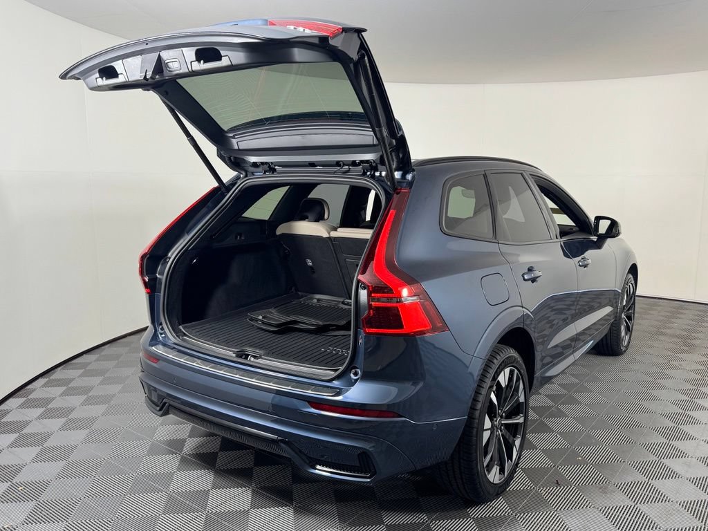 Certified 2026 Volvo XC60 B5 Plus AWD/4WD image 9