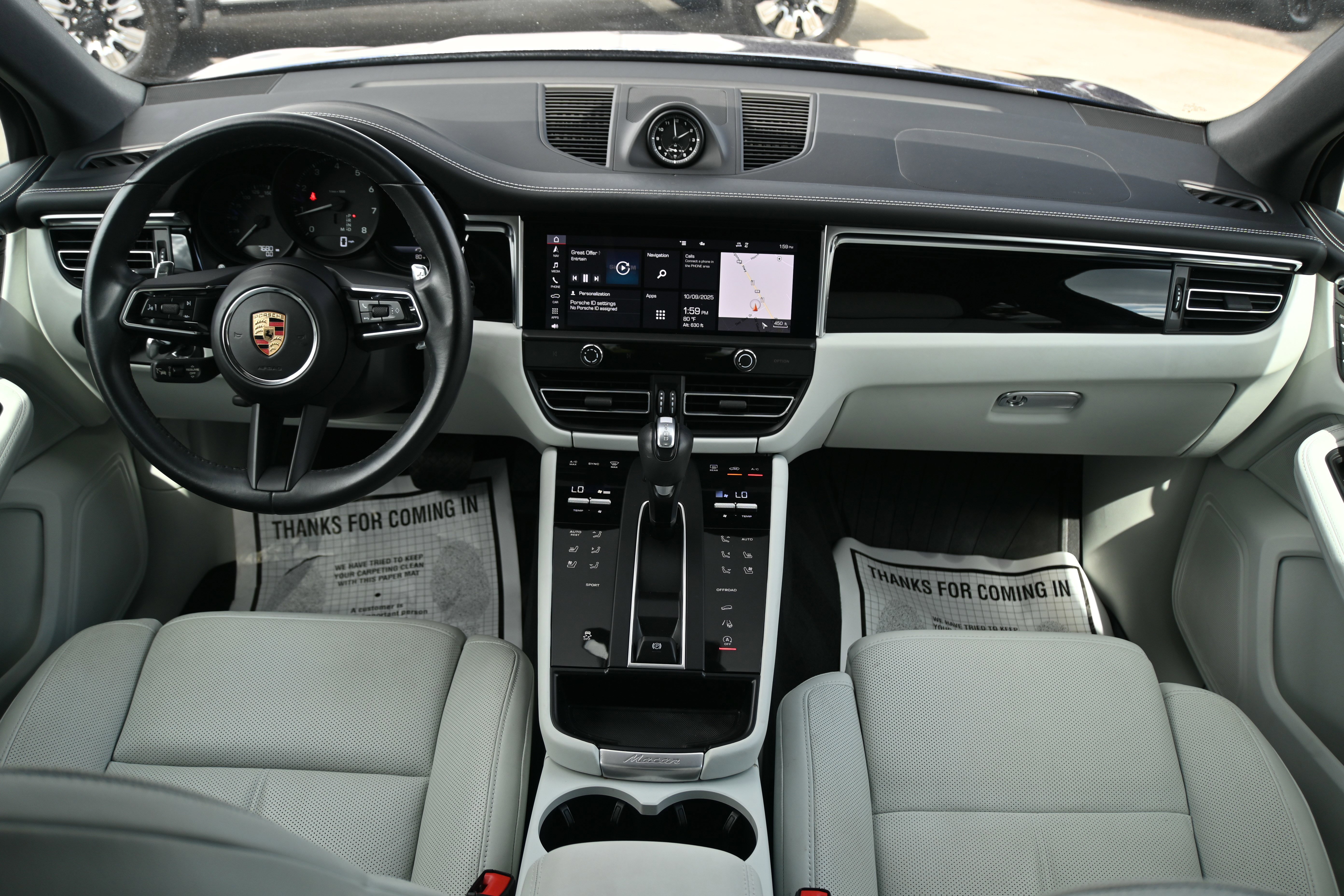 Used 2024 Porsche Macan w/ Premium Plus Package image 3