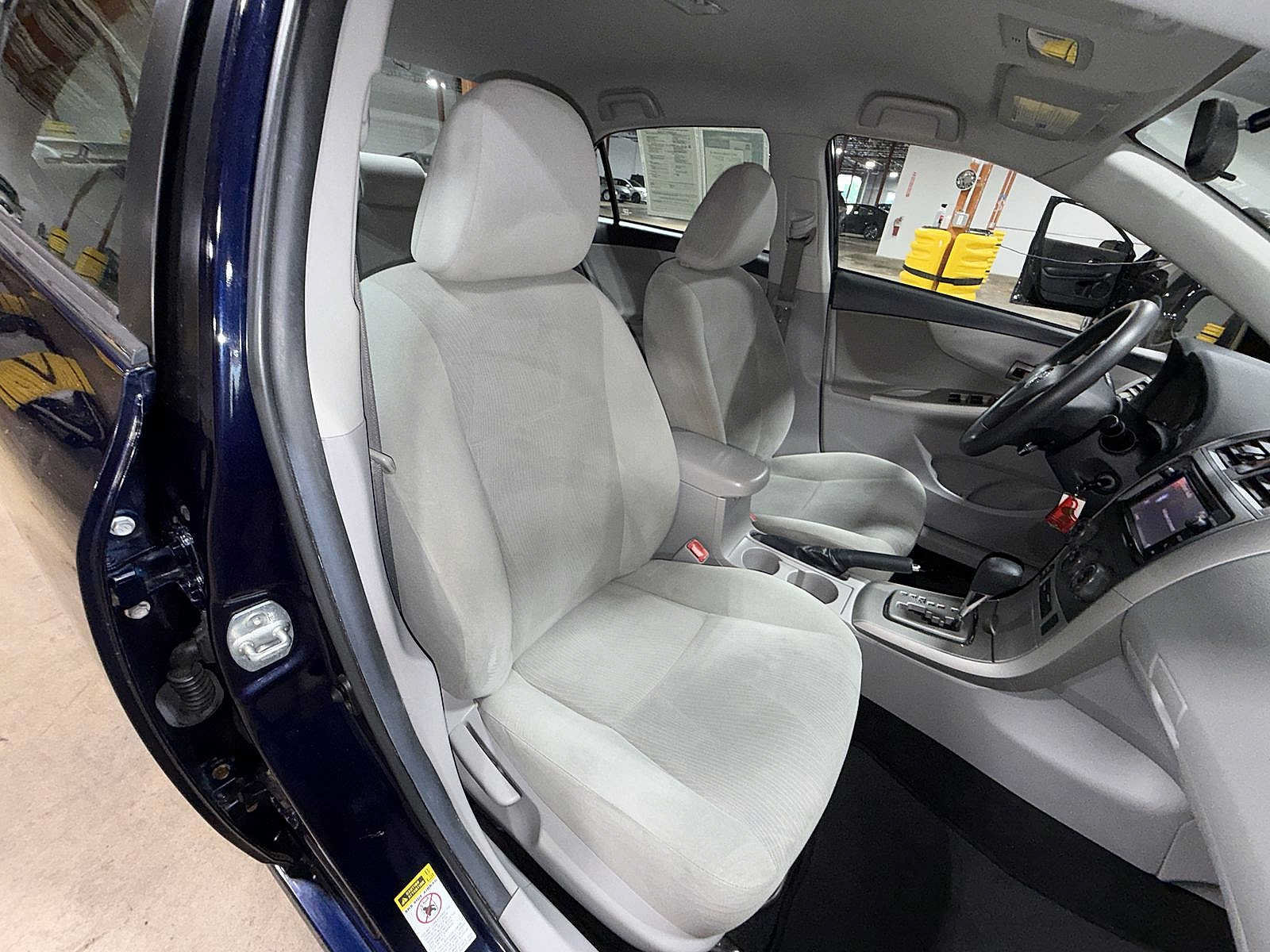 Used 2013 Toyota Corolla LE FWD image 16