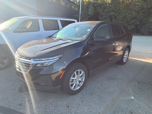 Used 2024 Chevrolet Equinox LS w/ LS Convenience Package FWD image 2