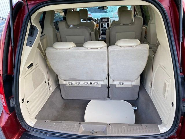 Used 2010 Chrysler Town & Country Limited w/ Entertainment Group #3 image 25