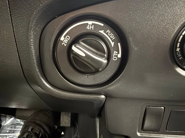 Used 2023 Nissan Frontier SV image 37