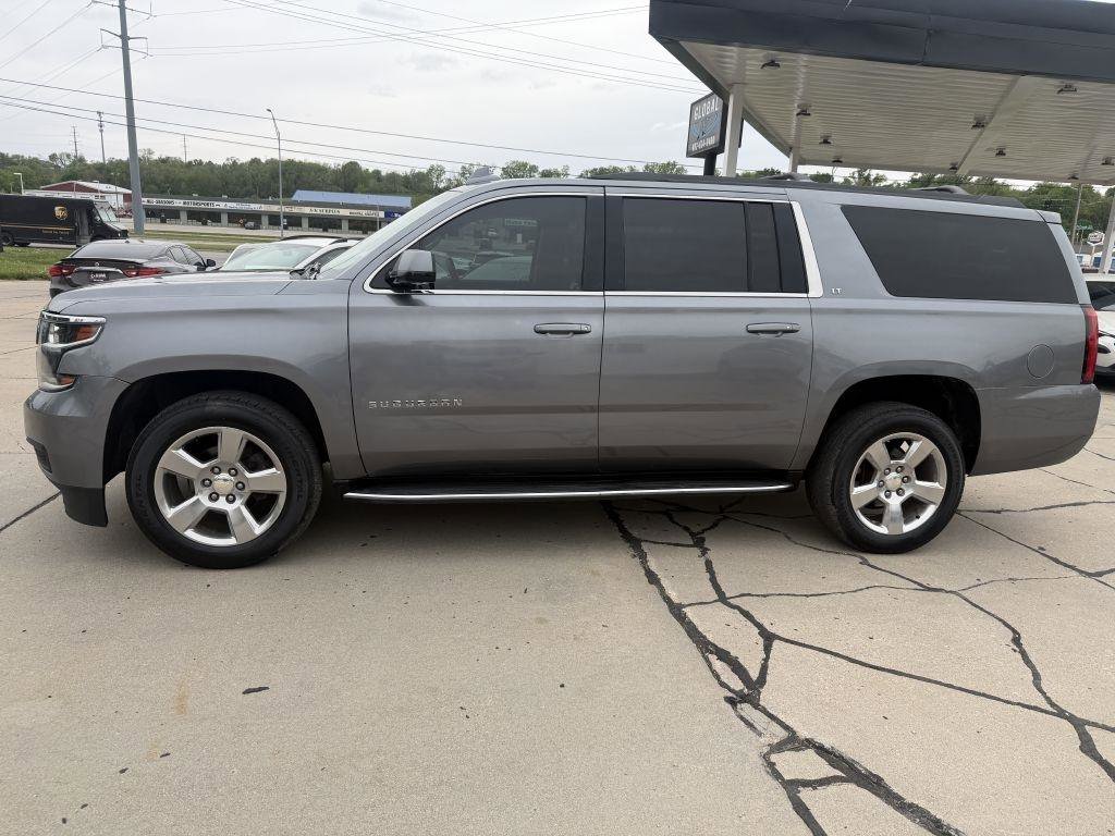 Used 2018 Chevrolet Suburban LT w/ Luxury Package AWD/4WD image 4