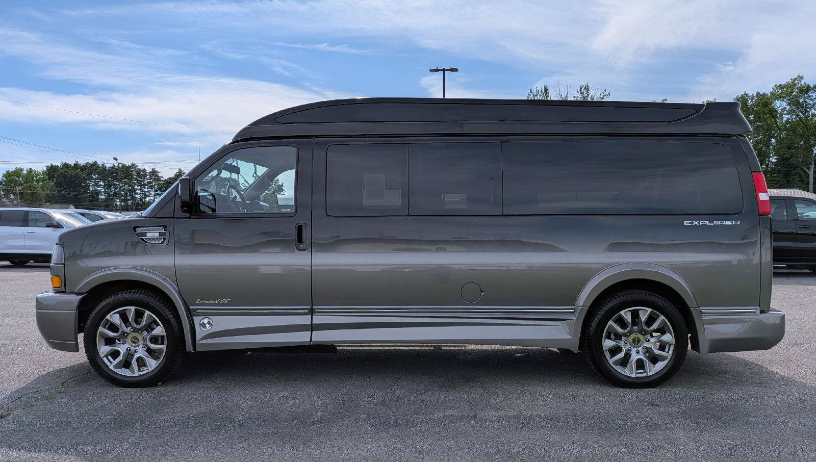 Used 2023 GMC Savana 2500 Extended RWD image 5