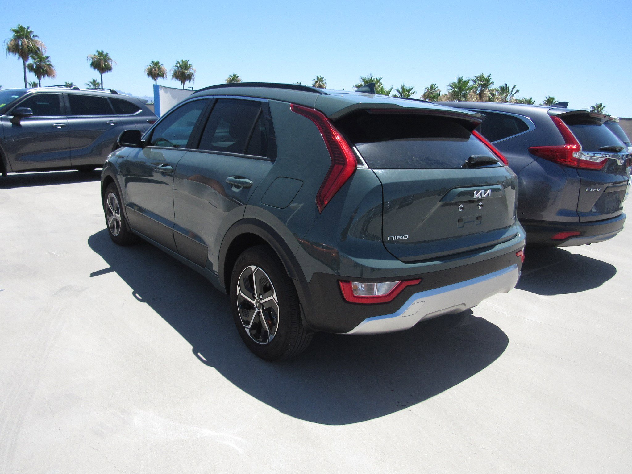 Used 2025 Kia Niro EX FWD image 4