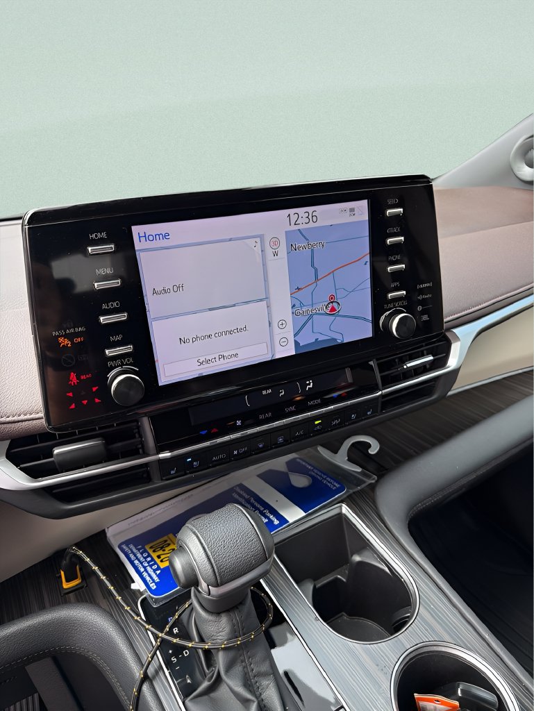 Used 2024 Toyota Sienna Platinum FWD image 5