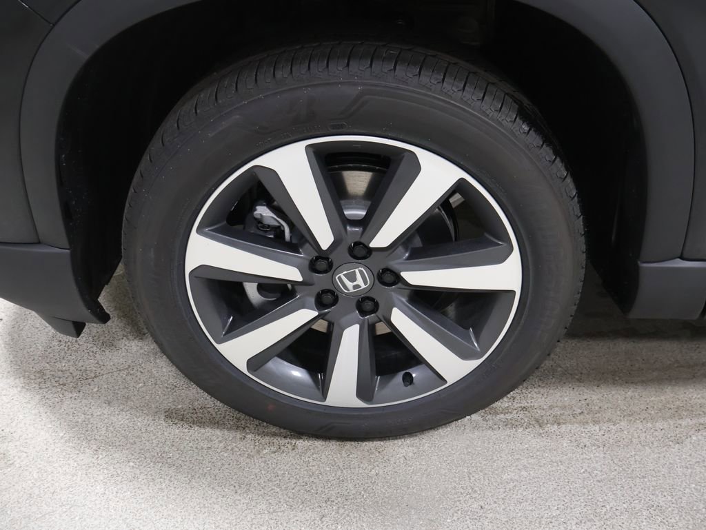 New 2025 Honda Pilot Touring image 9