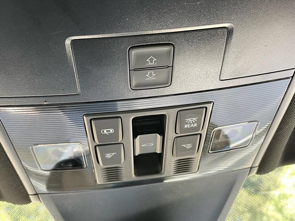 Used 2023 Volkswagen Tiguan SE R-Line FWD image 17