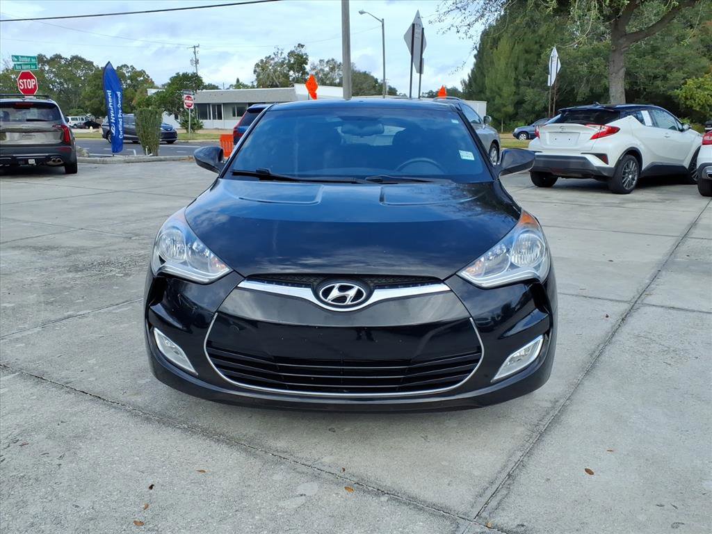 Used 2017 Hyundai Veloster Value Edition image 2